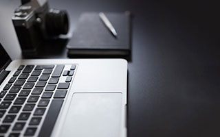 开云下载网址-球迷刚回家就有人公开违规 贴脸喷唾沫还谈防疫？